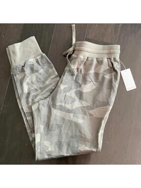 Splendid Camouflage Joggers Medium